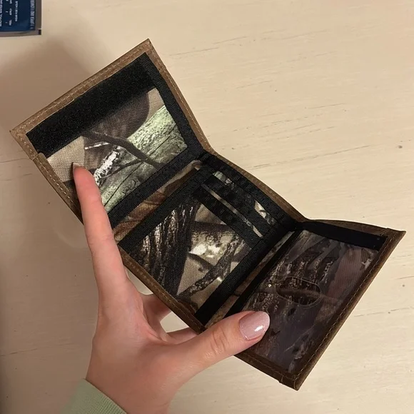 JOHN DEERE CAMOUFLAGE TRIFOLD WALLET - Picture 4 of 4